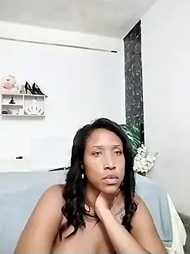 Snapshot of LadyEbonyX chatting on January 2025 01:32:01 AM LadyEbonyX online show from January 2025 01:32:01 AM