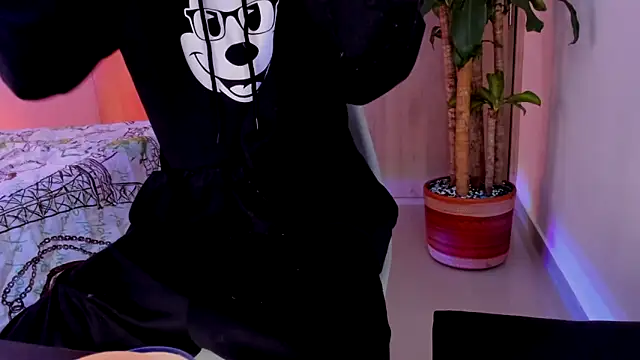 aldrinwhite online show from November 2025 02:39:02 PM