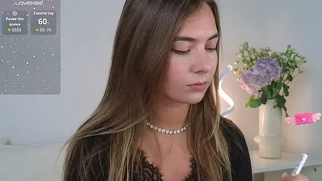 chloi hes online show from October 2025 09:08:01 AM