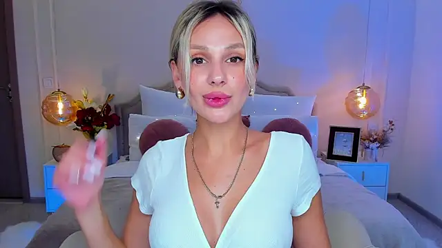Snapshot of MissLoou chatting on July 2026 05:12:01 AM MissLoou online show from July 2026 05:12:01 AM