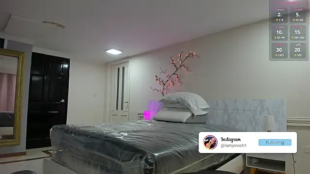 charolbruce 1 online show from March 2026 12:16:01 PM