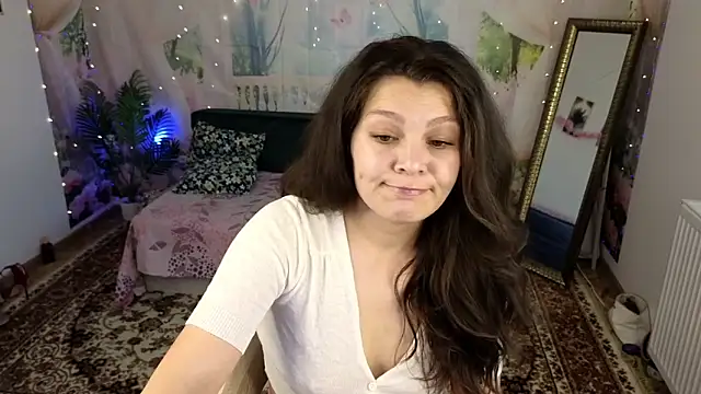 Snapshot of MadameDeFeu chatting on June 2026 06:48:02 AM MadameDeFeu online show from June 2026 06:48:02 AM