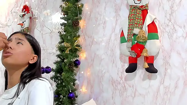 BarbieHotLaura online show from December 2024 06:27:02 PM