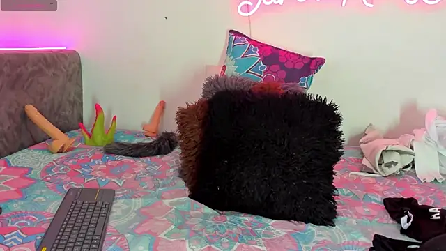 BarbieHotLaura online show from November 2025 07:35:02 PM