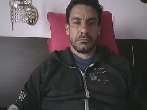 elkike1980 online show from May 2026 11:49:01 AM