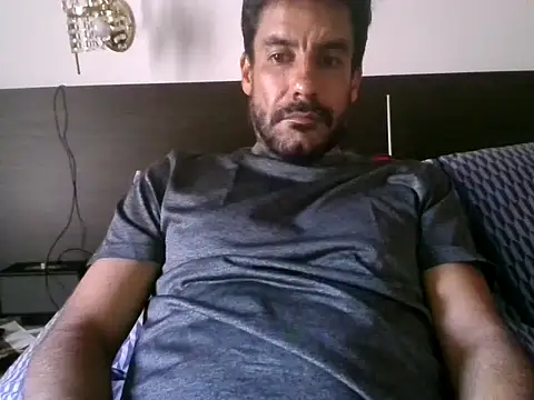elkike1980 online show from May 2026 09:31:01 PM