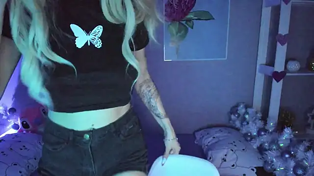 Snapshot of AnneTenet chatting on December 2024 05:15:01 AM AnneTenet online show from December 2024 05:15:01 AM