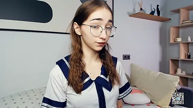 PollyBeev online show from October 2025 06:45:01 AM