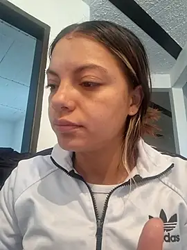 Snapshot of Daila_20_ chatting on December 2025 12:43:02 PM Daila 20 online show from December 2025 12:43:02 PM