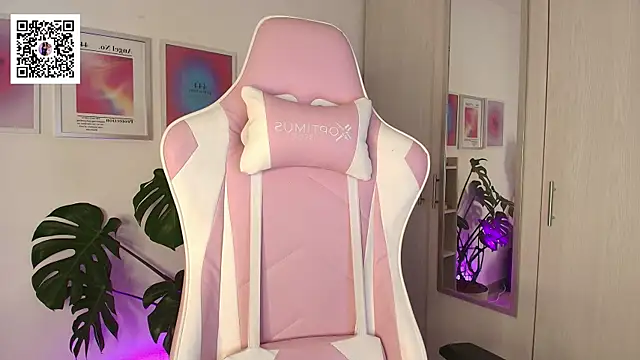 Snapshot of Liujunne2 chatting on September 2025 11:49:02 PM Liujunne2 online show from September 2025 11:49:02 PM