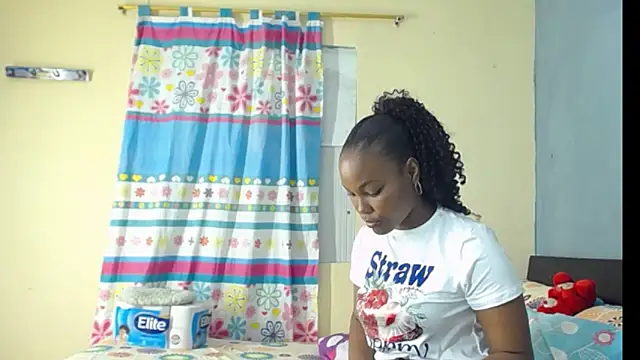 Snapshot of Madison__12 chatting on February 2025 02:12:01 AM Madison  12 online show from February 2025 02:12:01 AM