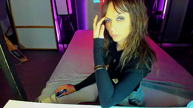 Elizabe th online show from February 2025 04:26:02 PM