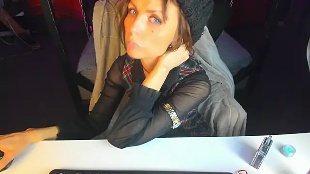 Elizabe th online show from March 2025 08:51:02 AM