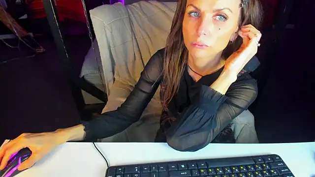 Elizabe th online show from March 2025 11:58:01 AM