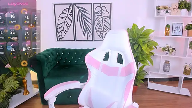 LayriantaVee online show from February 2025 07:12:02 AM