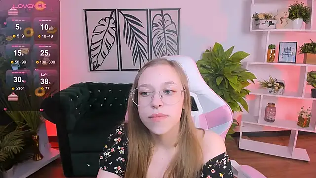 LayriantaVee online show from February 2025 01:24:01 PM