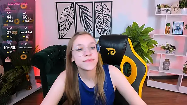 LayriantaVee online show from March 2025 10:02:01 AM