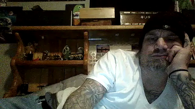 Snapshot of clitstitsandbongrips chatting on December 2024 01:17:01 PM clitstitsandbongrips online show from December 2024 01:17:01 PM