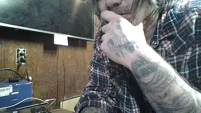 Snapshot of clitstitsandbongrips chatting on December 2024 10:26:01 PM clitstitsandbongrips online show from December 2024 10:26:01 PM