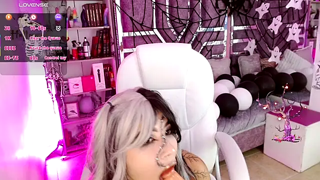 AliceWalker 11 online show from November 2025 05:37:01 PM