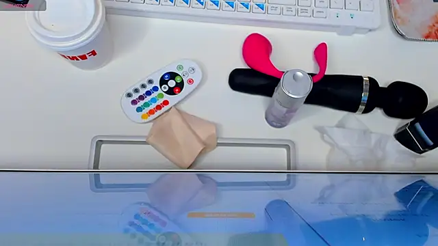 Snapshot of GiaCale chatting on November 2025 01:22:04 PM GiaCale online show from November 2025 01:22:04 PM