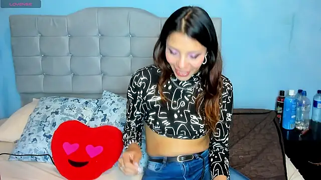 Snapshot of Selenakyle92_ chatting on January 2025 08:33:01 PM Selenakyle92 online show from January 2025 08:33:01 PM