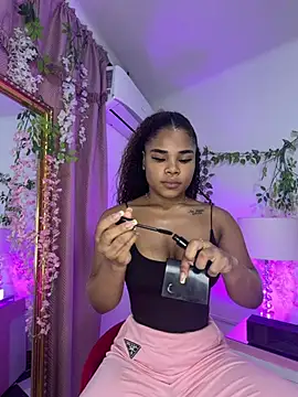 NahiaraReina online show from July 2026 03:03:01 PM