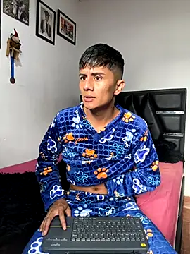 Snapshot of The__Rodriguez chatting on November 2025 05:26:01 PM The Rodriguez online show from November 2025 05:26:01 PM