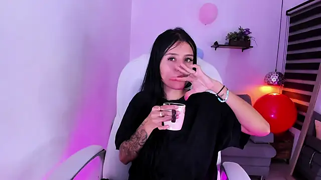 yenny garcia online show from November 2025 06:19:02 PM