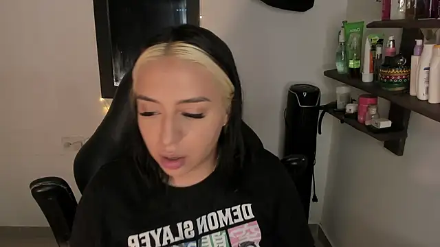 Snapshot of AnnikaMerliahh_ chatting on January 2026 12:46:01 AM AnnikaMerliahh online show from January 2026 12:46:01 AM