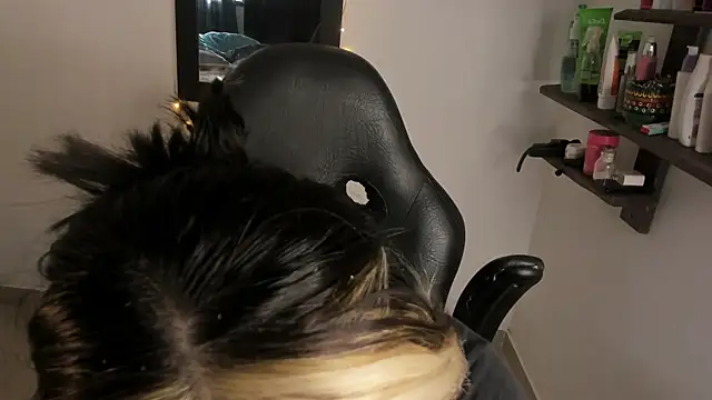 Snapshot of AnnikaMerliahh_ chatting on January 2026 01:36:01 PM AnnikaMerliahh online show from January 2026 01:36:01 PM