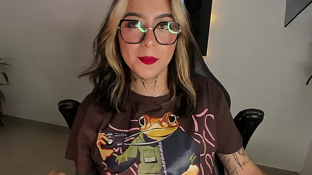 Snapshot of AnnikaMerliahh_ chatting on February 2026 01:27:01 PM AnnikaMerliahh online show from February 2026 01:27:01 PM