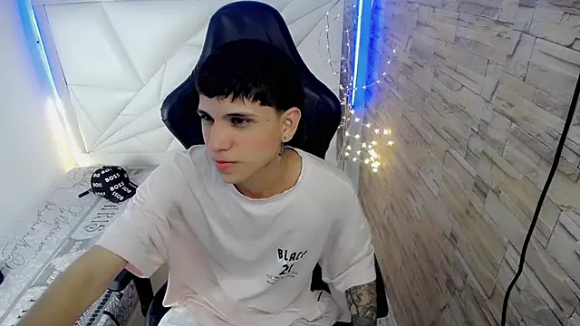 Snapshot of Brayan_lopezz chatting on December 2024 02:27:01 PM Brayan lopezz online show from December 2024 02:27:01 PM