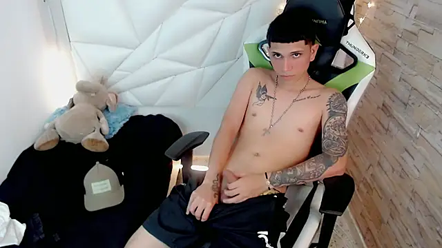 Snapshot of Brayan_lopezz chatting on February 2025 07:00:01 PM Brayan lopezz online show from February 2025 07:00:01 PM