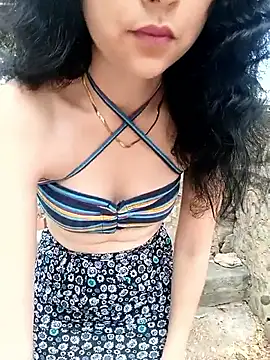 sweet outdoor charm online show from September 2025 07:47:01 PM