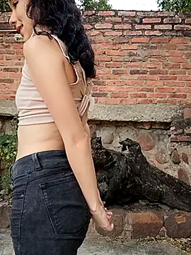 sweet outdoor charm online show from February 2026 07:45:01 PM