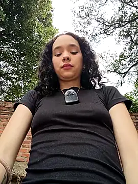 sweet outdoor charm online show from April 2026 07:33:01 PM