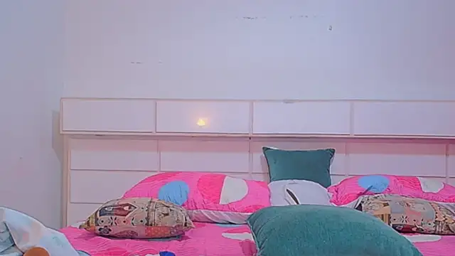 GREATNIPLES online show from November 2025 10:48:02 AM