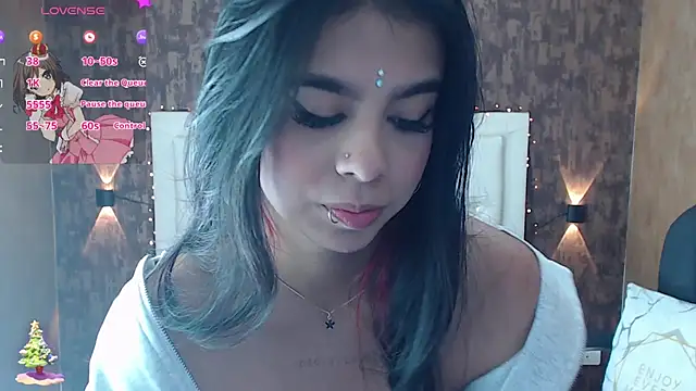 EMALINDA  HILSS online show from December 2024 03:33:02 PM