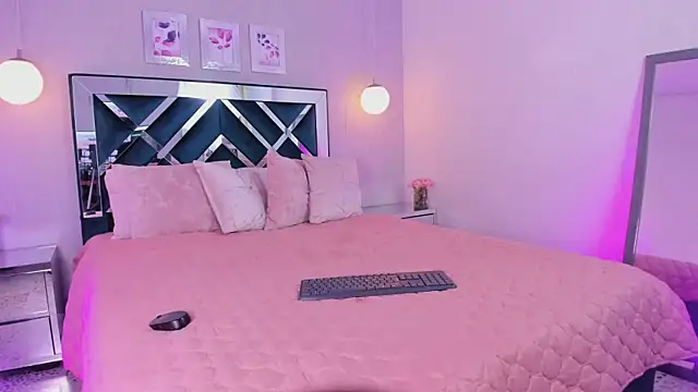 ibella7 online show from December 2025 07:32:01 PM