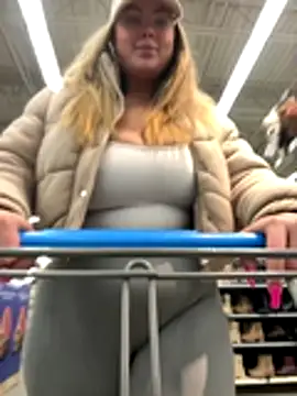 Snapshot of SultryCurves chatting on November 2025 09:29:02 PM SultryCurves online show from November 2025 09:29:02 PM