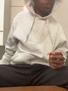 Snapshot of Mischevous_T69 chatting on October 2025 08:11:02 AM Mischevous T69 online show from October 2025 08:11:02 AM