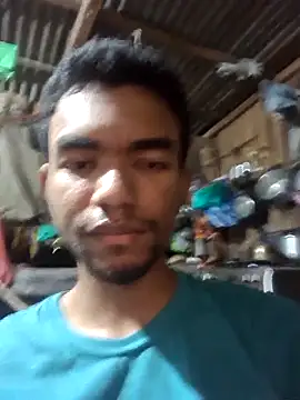 Reynold2608 online show from December 2025 11:44:01 PM