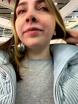 Snapshot of Sunny___Bunny chatting on December 2024 01:32:01 PM Sunny Bunny online show from December 2024 01:32:01 PM