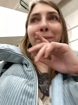 Snapshot of Sunny___Bunny chatting on December 2024 04:27:02 PM Sunny Bunny online show from December 2024 04:27:02 PM