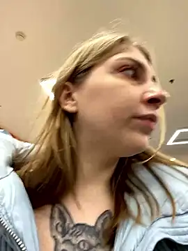 Snapshot of Sunny___Bunny chatting on December 2024 02:22:01 PM Sunny Bunny online show from December 2024 02:22:01 PM