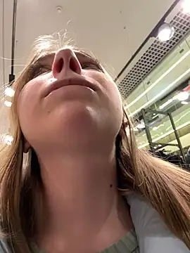 Snapshot of Sunny___Bunny chatting on December 2024 01:11:02 PM Sunny Bunny online show from December 2024 01:11:02 PM