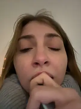 Snapshot of Sunny___Bunny chatting on December 2024 06:23:02 PM Sunny Bunny online show from December 2024 06:23:02 PM