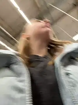 Snapshot of Sunny___Bunny chatting on December 2024 06:16:01 PM Sunny Bunny online show from December 2024 06:16:01 PM