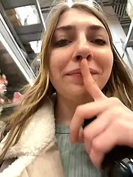 Snapshot of Sunny___Bunny chatting on December 2024 10:05:01 PM Sunny Bunny online show from December 2024 10:05:01 PM